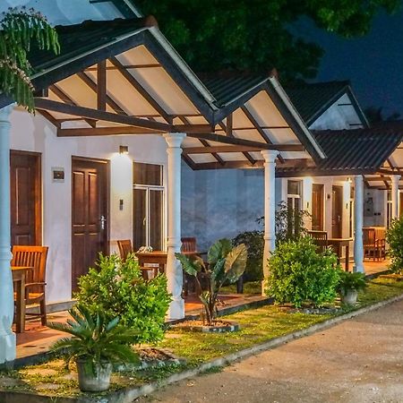 Luna Beach Hotel ニラヴェリ エクステリア 写真
