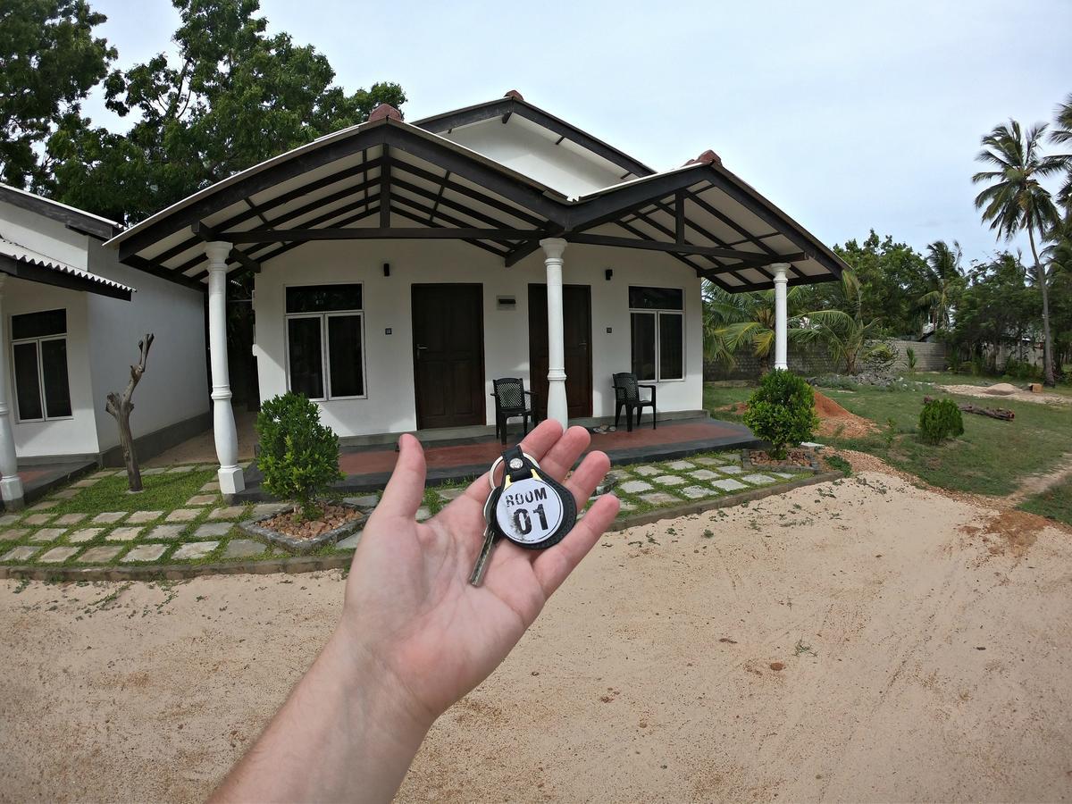 Luna Beach Hotel ニラヴェリ エクステリア 写真