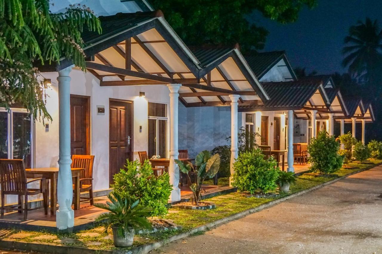 Luna Beach Hotel ニラヴェリ エクステリア 写真