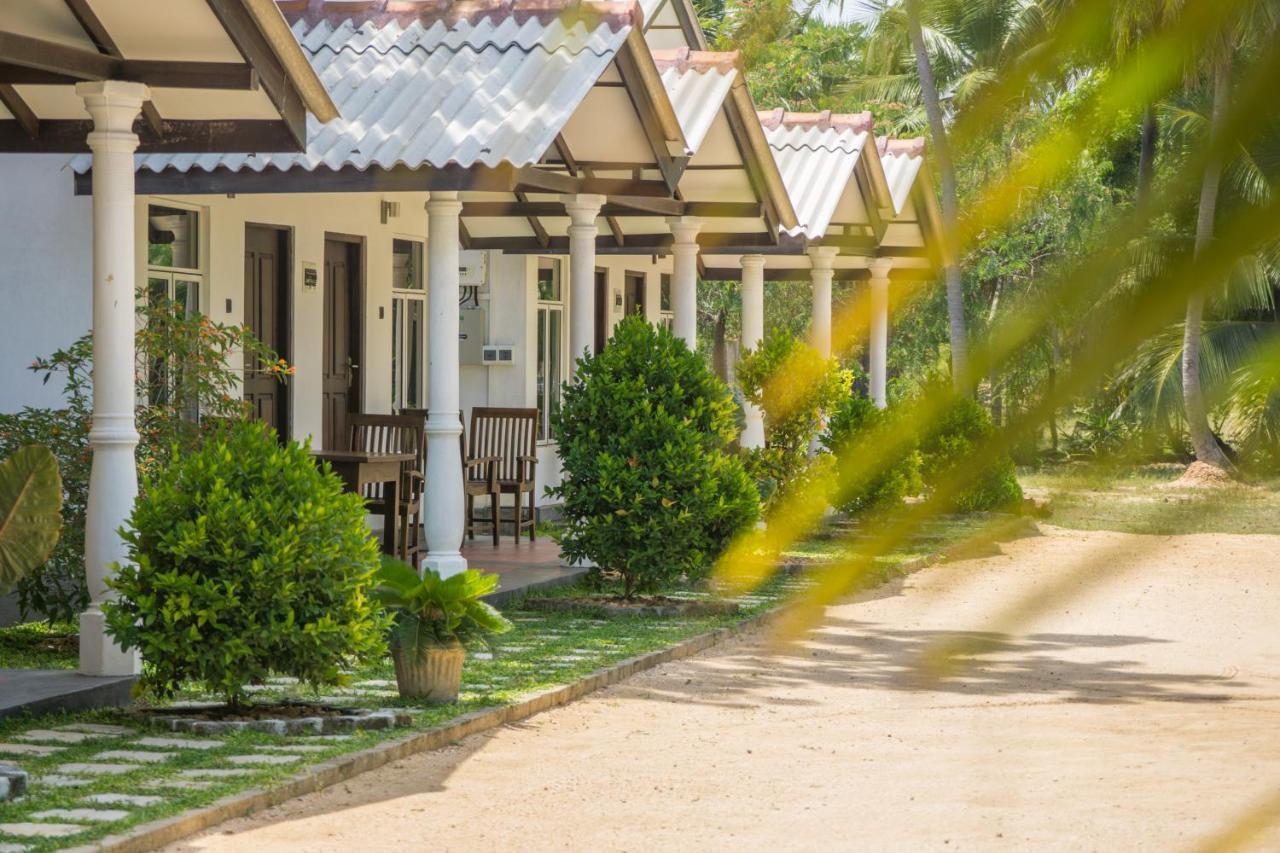 Luna Beach Hotel ニラヴェリ エクステリア 写真